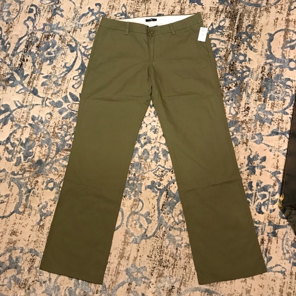 GAP Pants - NWT GAP olive green chinos, size 6R